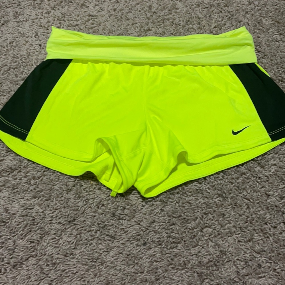 Med Nike Dri-fit athletic shorts